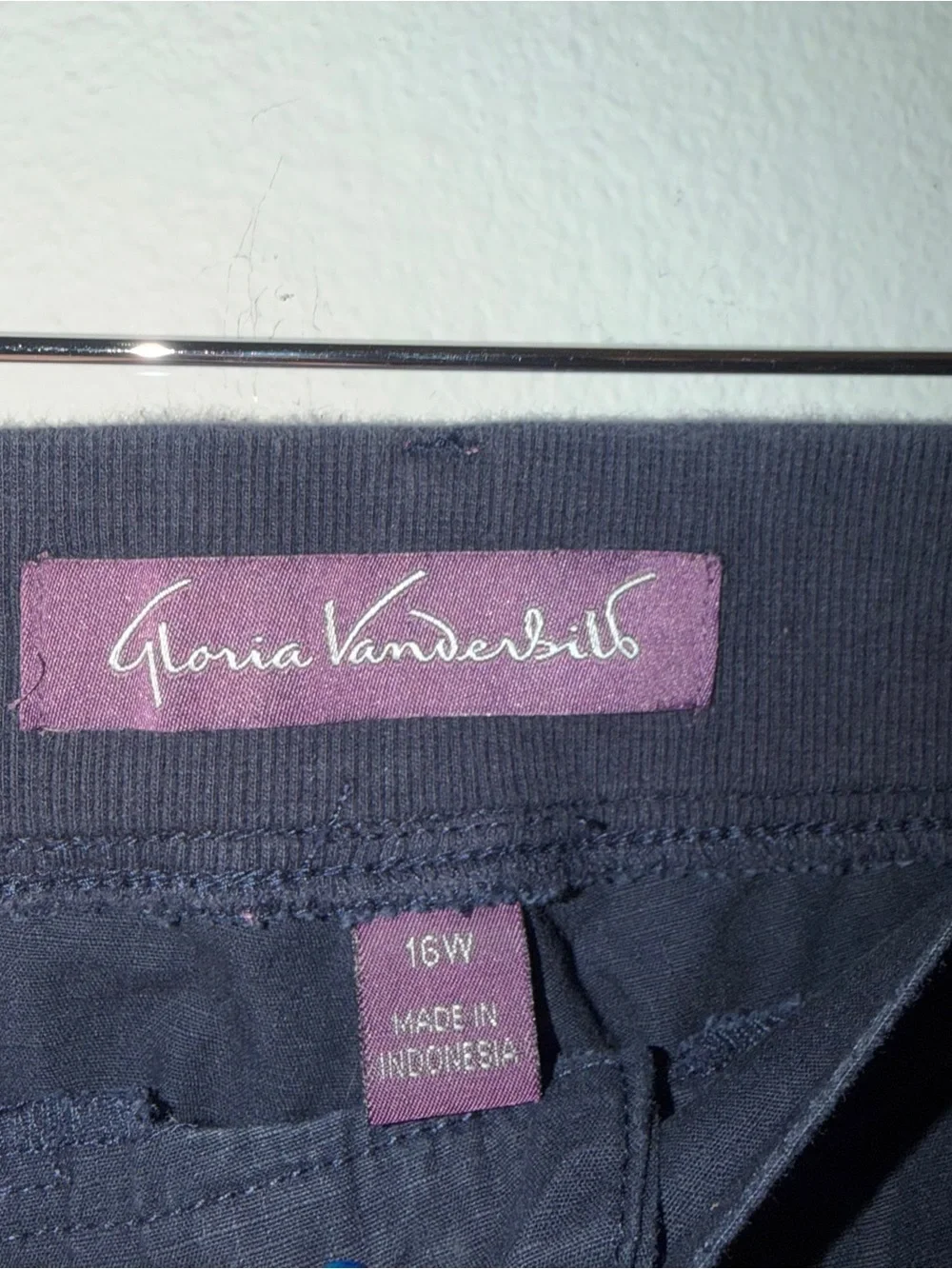 Gloria Vanderbilt Black Cargo Shorts for Men